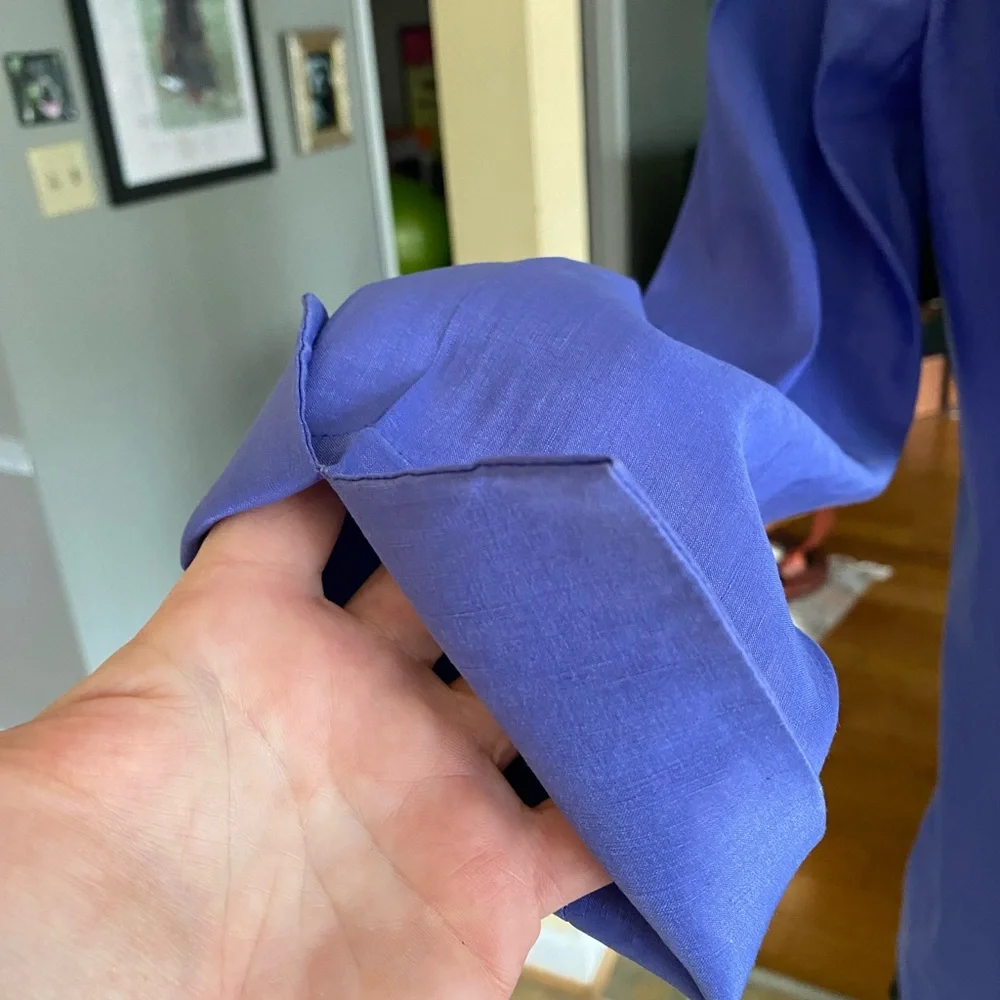 Gorgeous periwinkle blouse - Picture 3 of 8